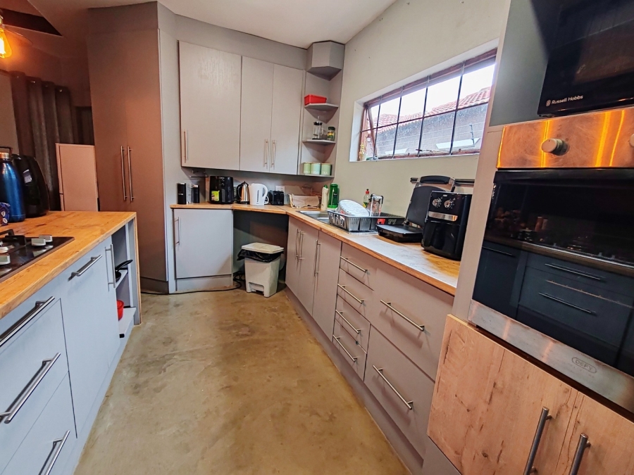 3 Bedroom Property for Sale in Mooivallei Park North West
